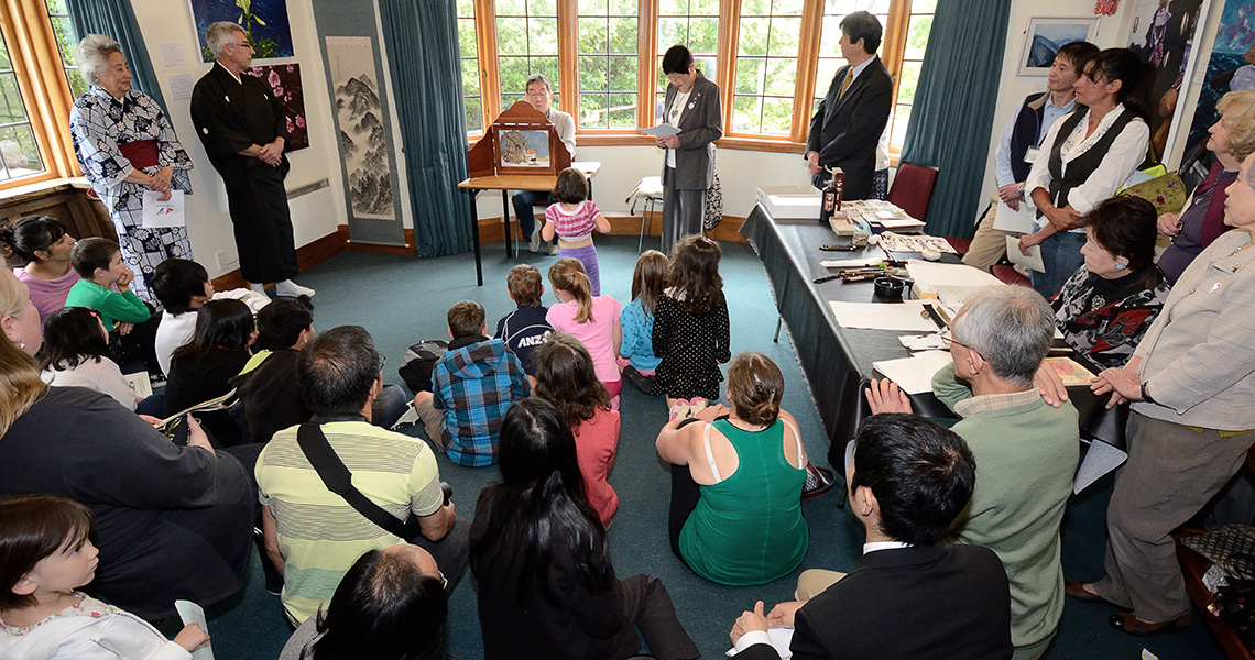 友好ハウスで紙芝居(2012年) 友好ハウスで紙芝居(2012年)